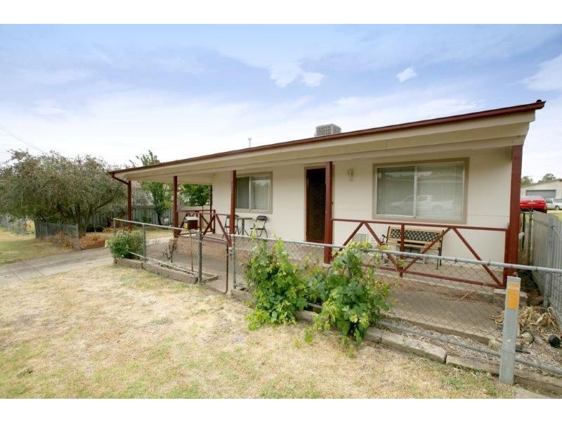 14 George Street, Junee NSW 2663
