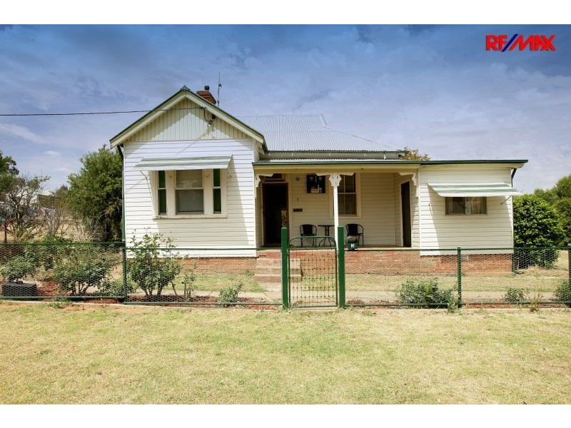 3 Earl Street, Junee NSW 2663