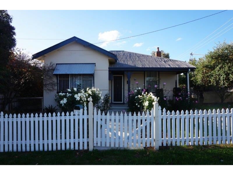 26 Elizabeth St, Junee NSW 2663