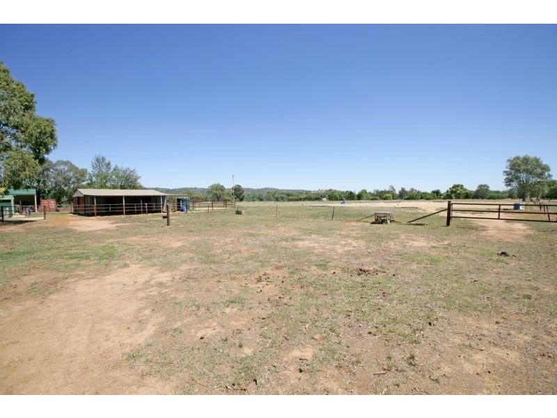 5 Elm Road, Lake Albert NSW 2650