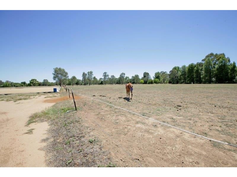 5 Elm Road, Lake Albert NSW 2650