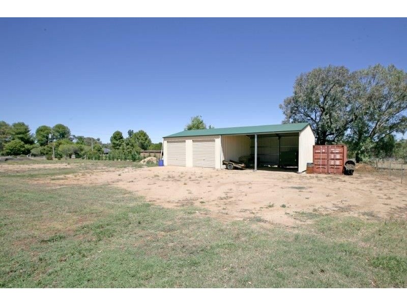 5 Elm Road, Lake Albert NSW 2650