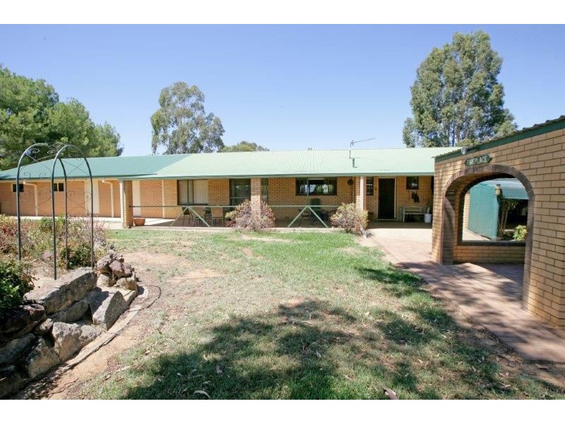 5 Elm Road, Lake Albert NSW 2650