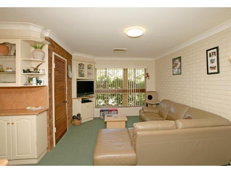 5 Elm Road, Lake Albert NSW 2650