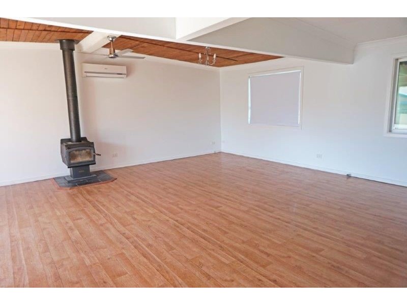 17 Ducker Street, Junee NSW 2663