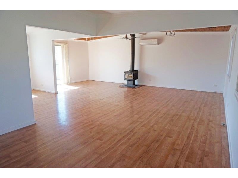 17 Ducker Street, Junee NSW 2663