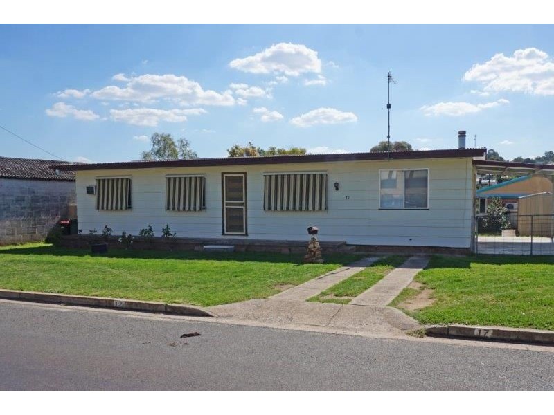 17 Ducker Street, Junee NSW 2663