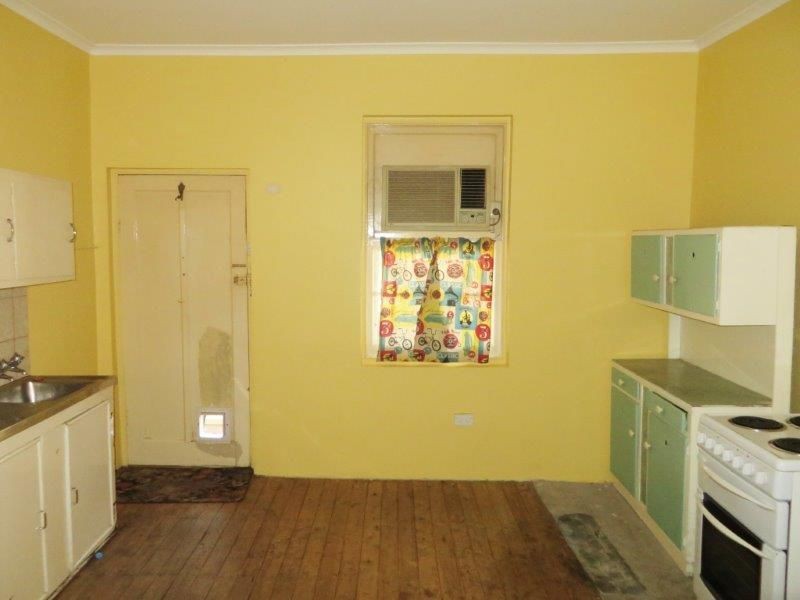 8 William Street, Junee NSW 2663