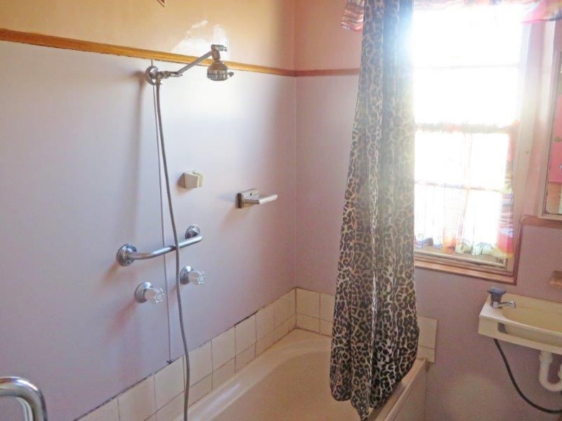 8 William Street, Junee NSW 2663