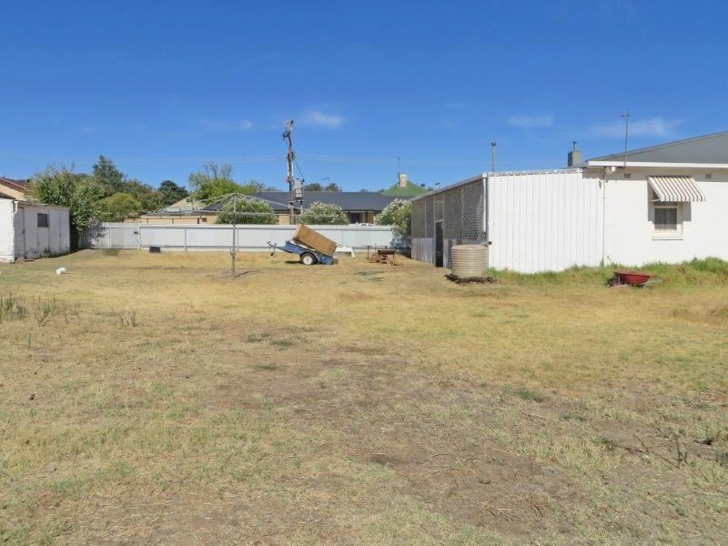 8 William Street, Junee NSW 2663