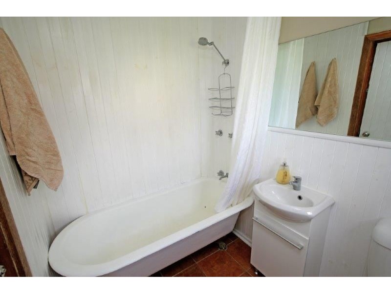 13 Crown St, Junee NSW 2663