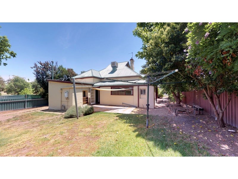 13 Crown St, Junee NSW 2663