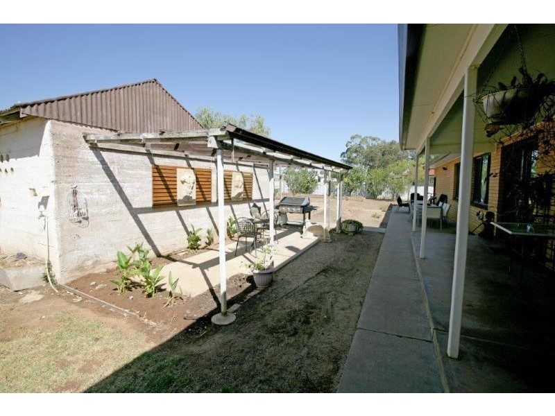 10 Broadway, Junee NSW 2663