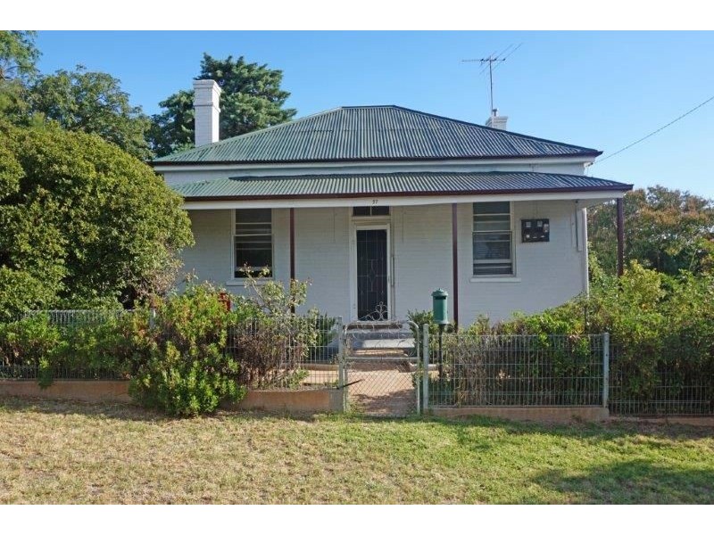 27 George St, Junee NSW 2663