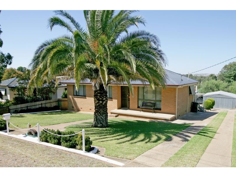 4 Knight St, Junee NSW 2663