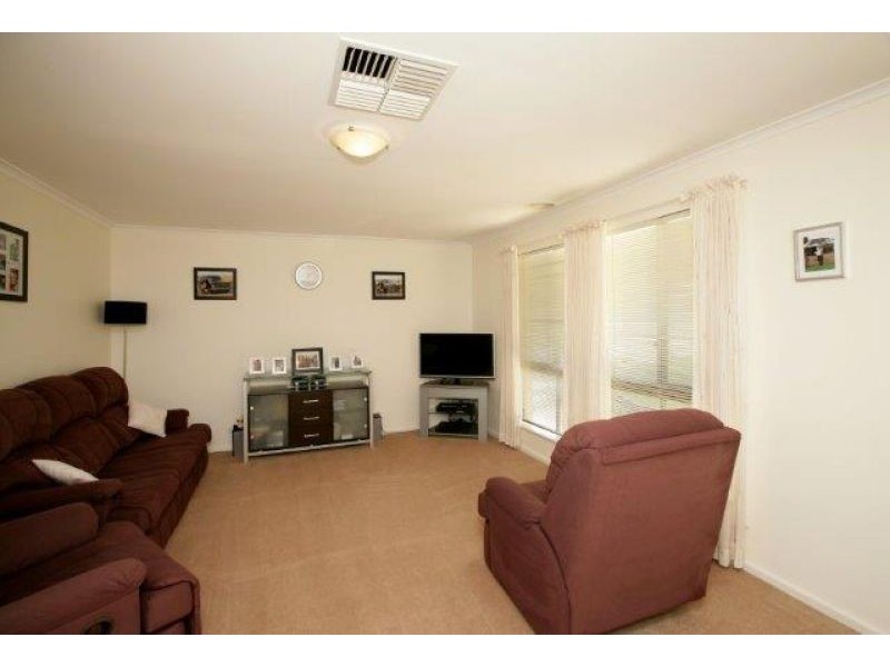 4 Knight St, Junee NSW 2663