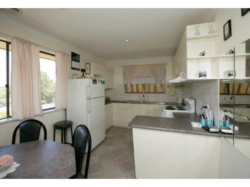 4 Knight St, Junee NSW 2663