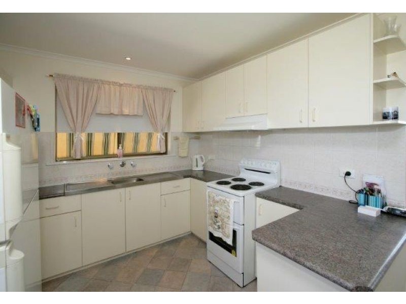 4 Knight St, Junee NSW 2663