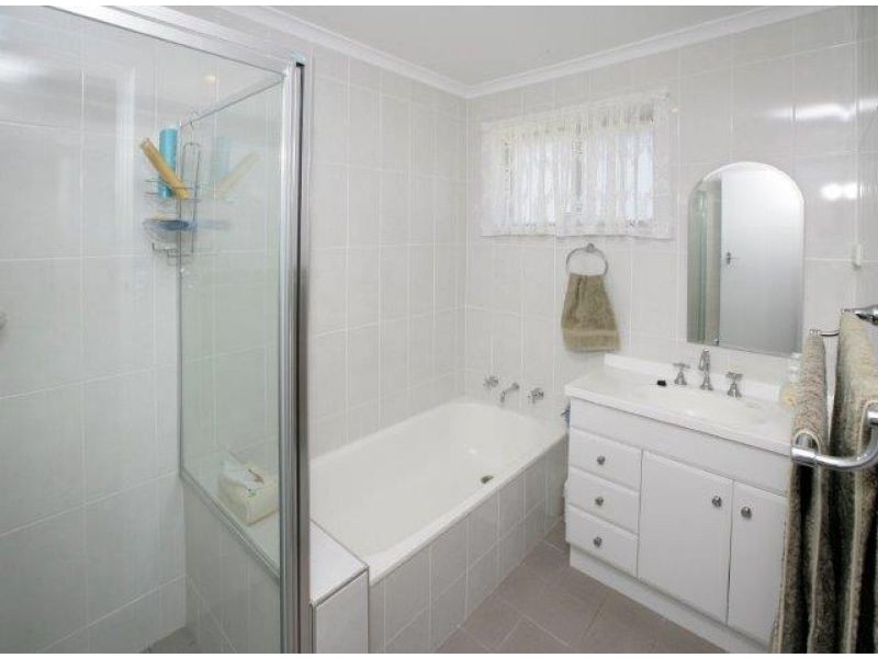 4 Knight St, Junee NSW 2663