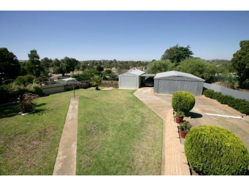 4 Knight St, Junee NSW 2663