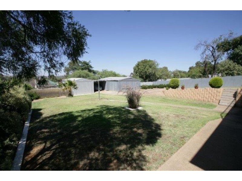 4 Knight St, Junee NSW 2663