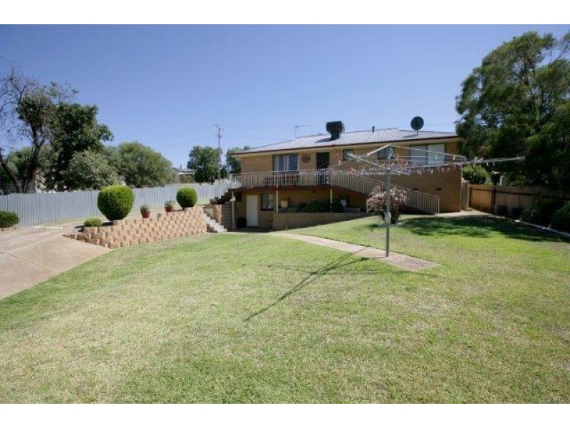 4 Knight St, Junee NSW 2663