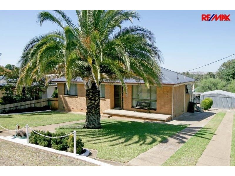 4 Knight St, Junee NSW 2663