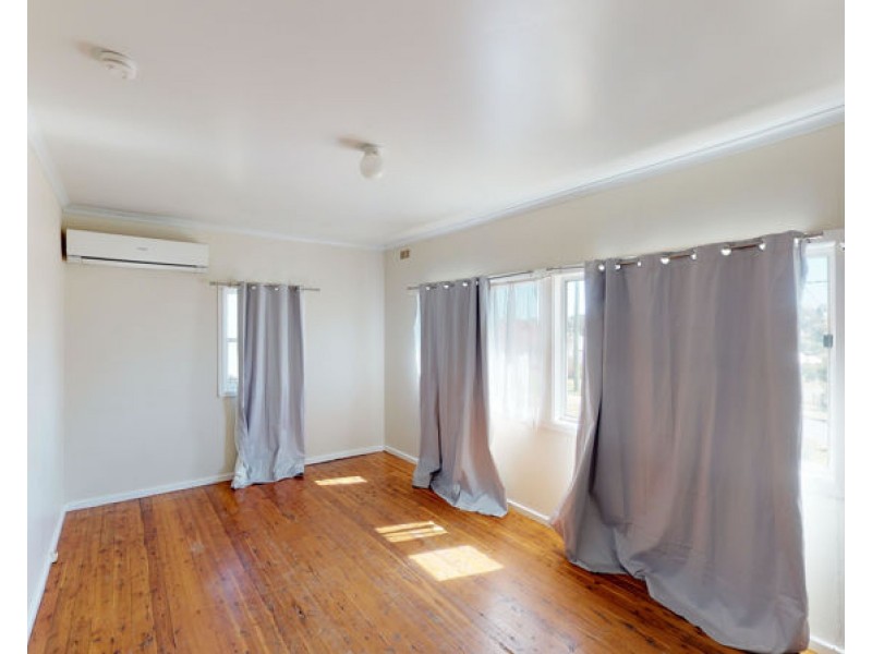 17 Robert St, Junee NSW 2663