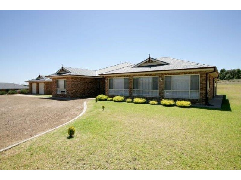 7 Loughan Road, Junee NSW 2663