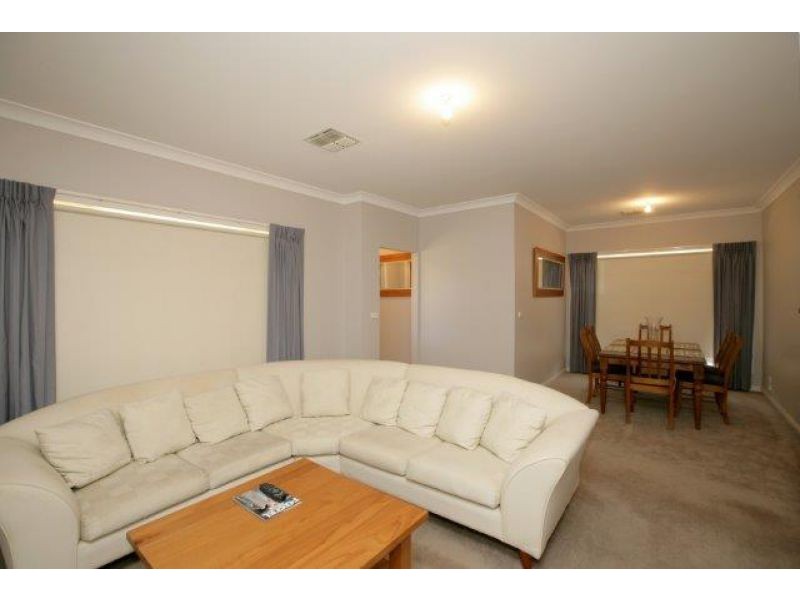 7 Loughan Road, Junee NSW 2663