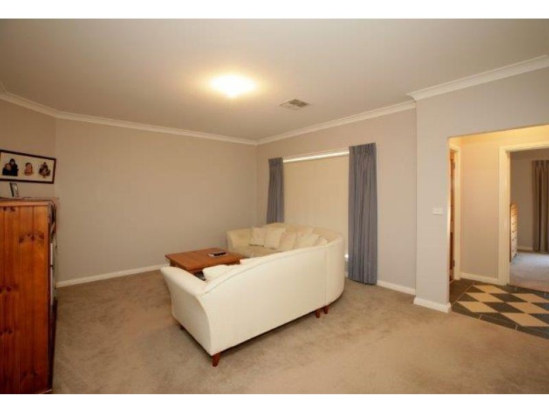 7 Loughan Road, Junee NSW 2663