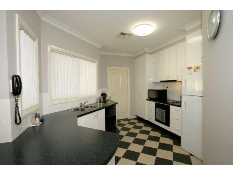 7 Loughan Road, Junee NSW 2663