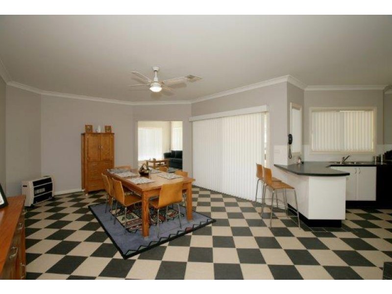 7 Loughan Road, Junee NSW 2663