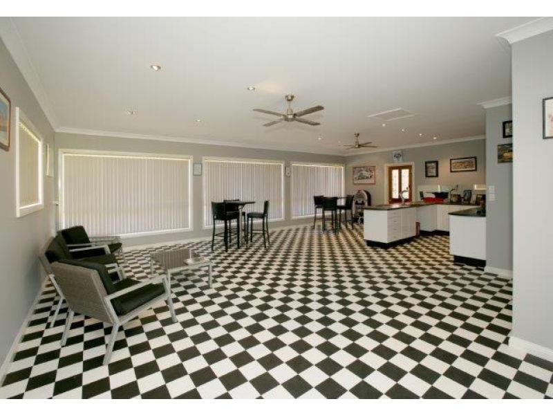 7 Loughan Road, Junee NSW 2663