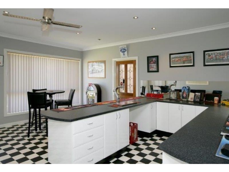 7 Loughan Road, Junee NSW 2663