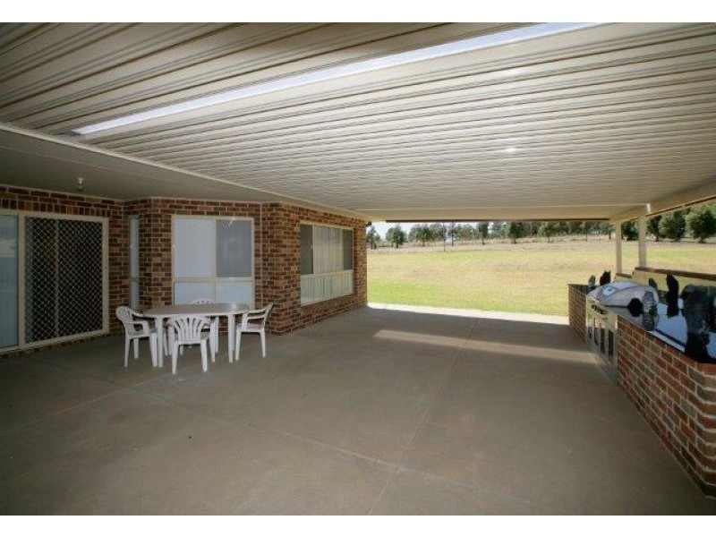 7 Loughan Road, Junee NSW 2663