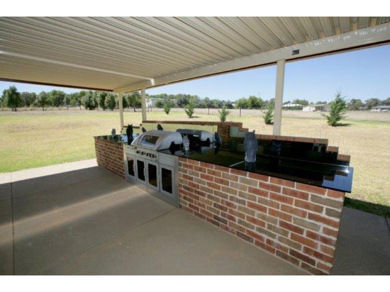 7 Loughan Road, Junee NSW 2663