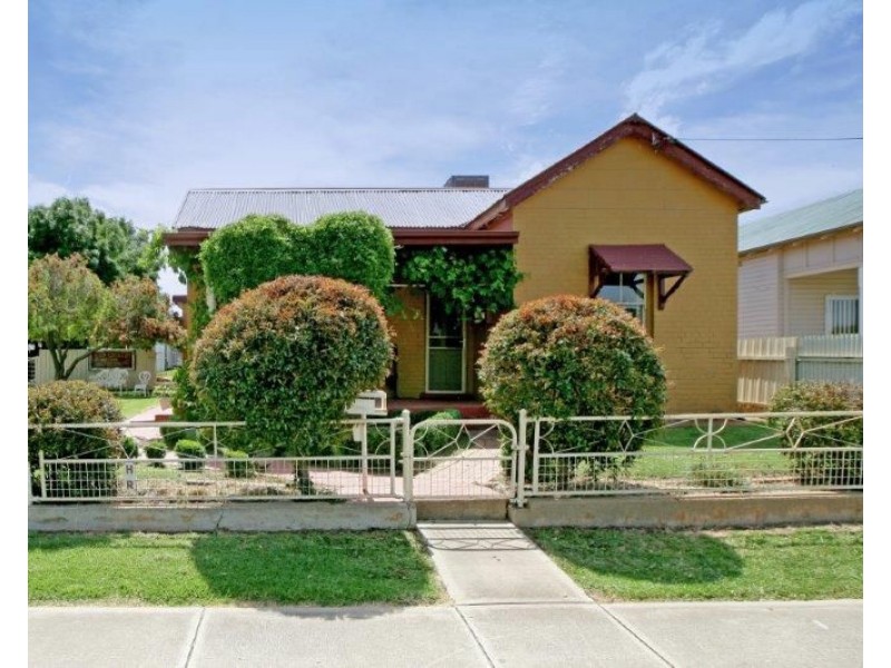 18 Broadway Street, Junee NSW 2663