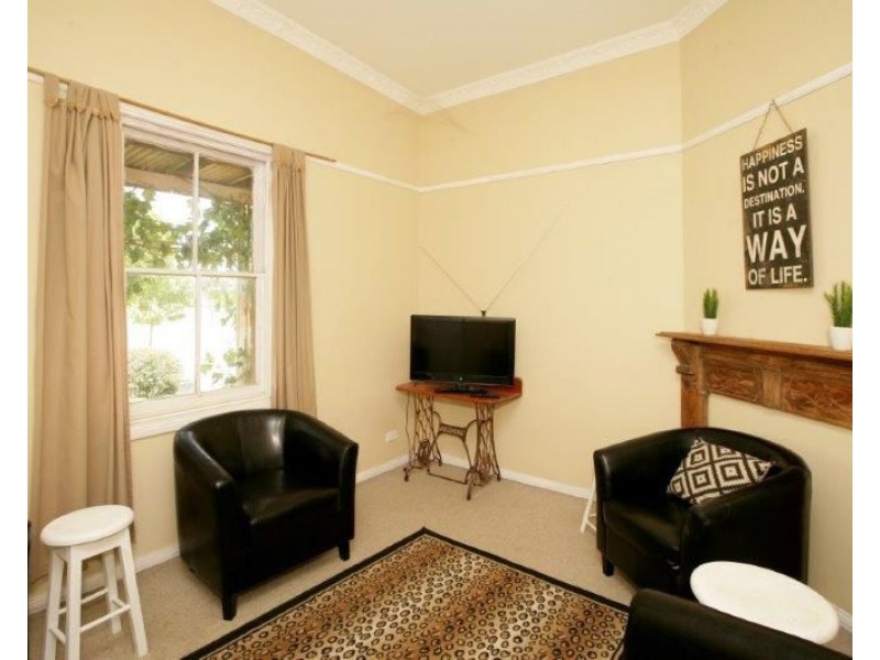 18 Broadway Street, Junee NSW 2663