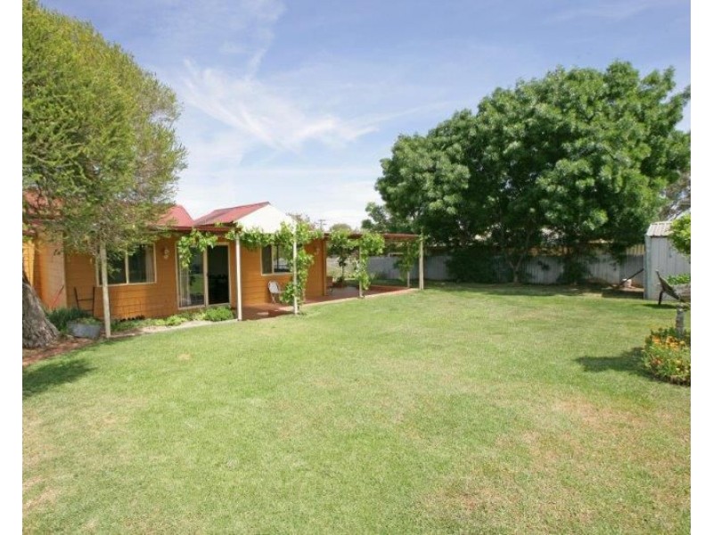 18 Broadway Street, Junee NSW 2663