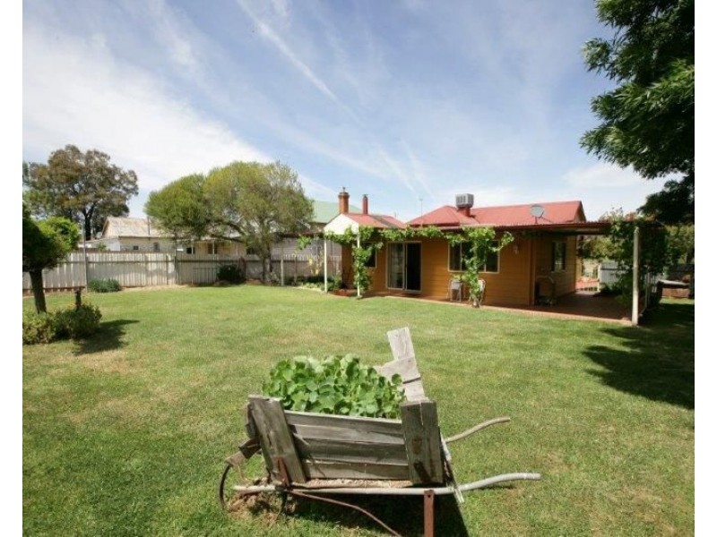 18 Broadway Street, Junee NSW 2663