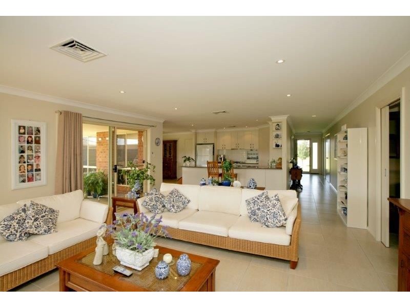 24 Loughan Rd, Junee NSW 2663