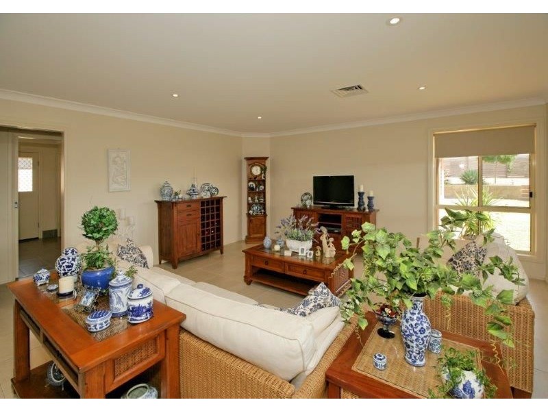 24 Loughan Rd, Junee NSW 2663