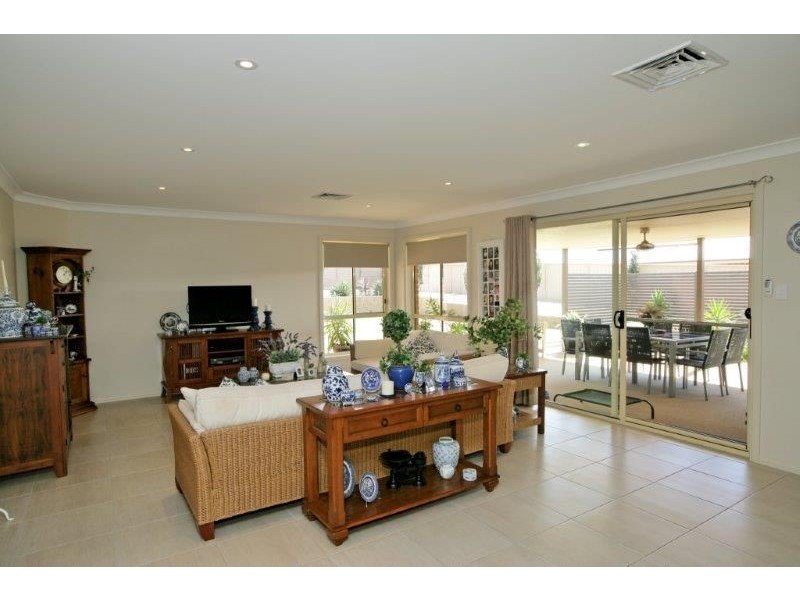 24 Loughan Rd, Junee NSW 2663