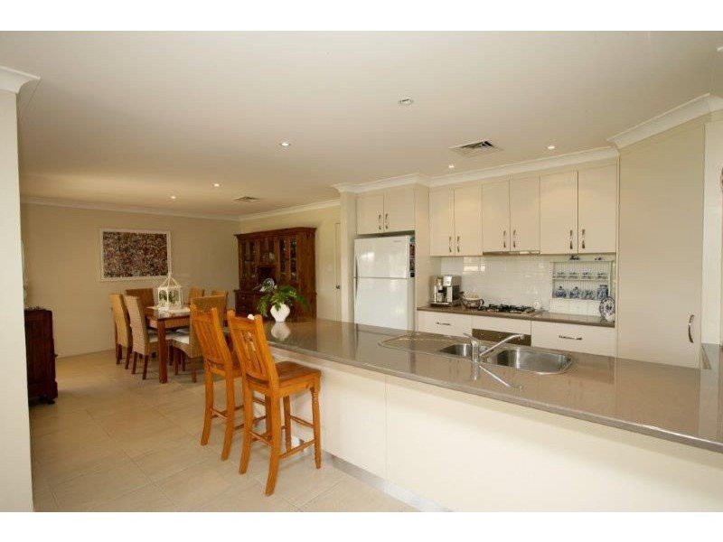 24 Loughan Rd, Junee NSW 2663