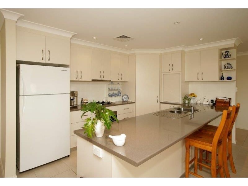 24 Loughan Rd, Junee NSW 2663