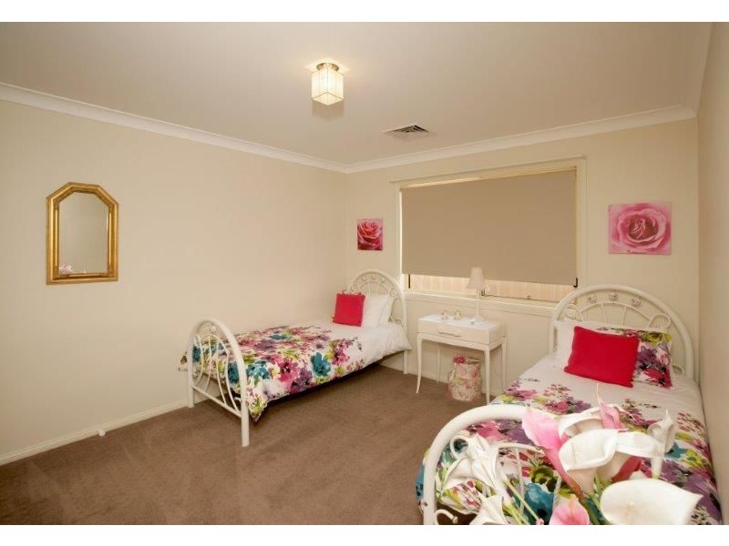 24 Loughan Rd, Junee NSW 2663