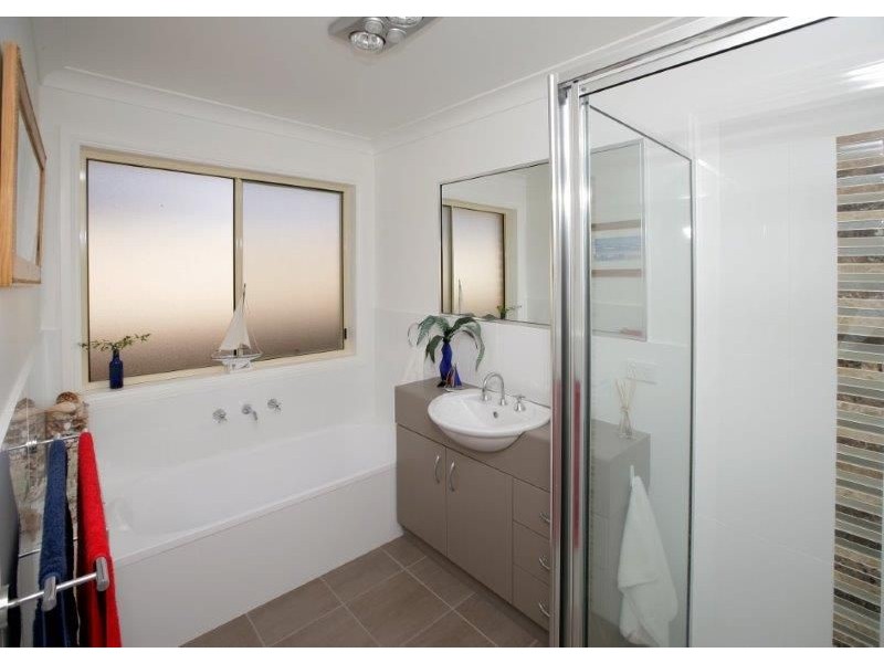 24 Loughan Rd, Junee NSW 2663