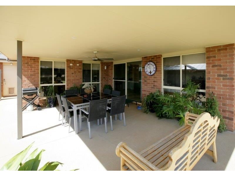 24 Loughan Rd, Junee NSW 2663