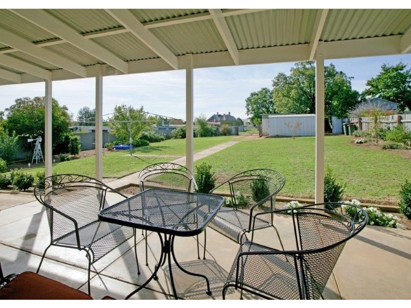 42 Hill St, Junee NSW 2663